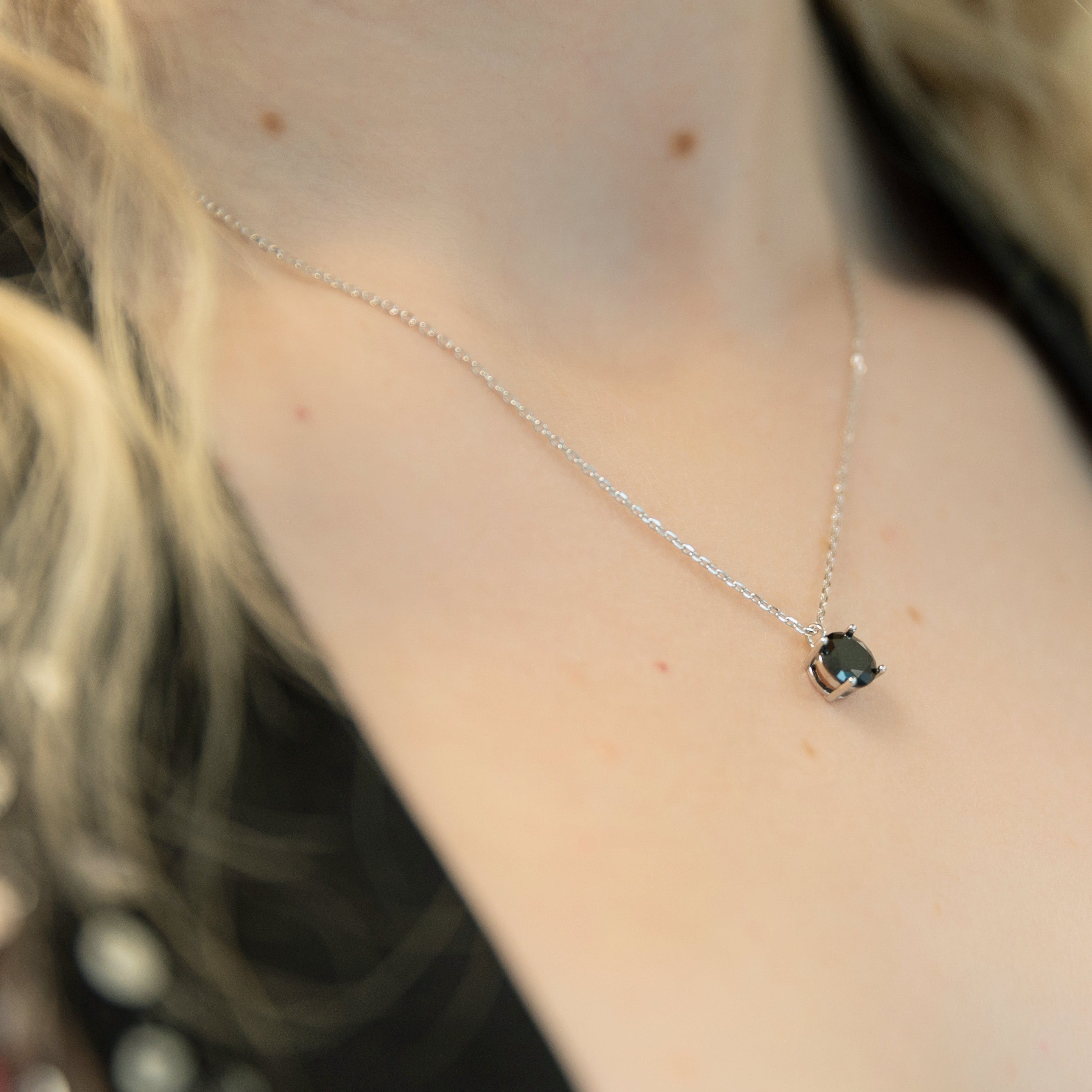 Starlette Black Brilliant Round Necklace