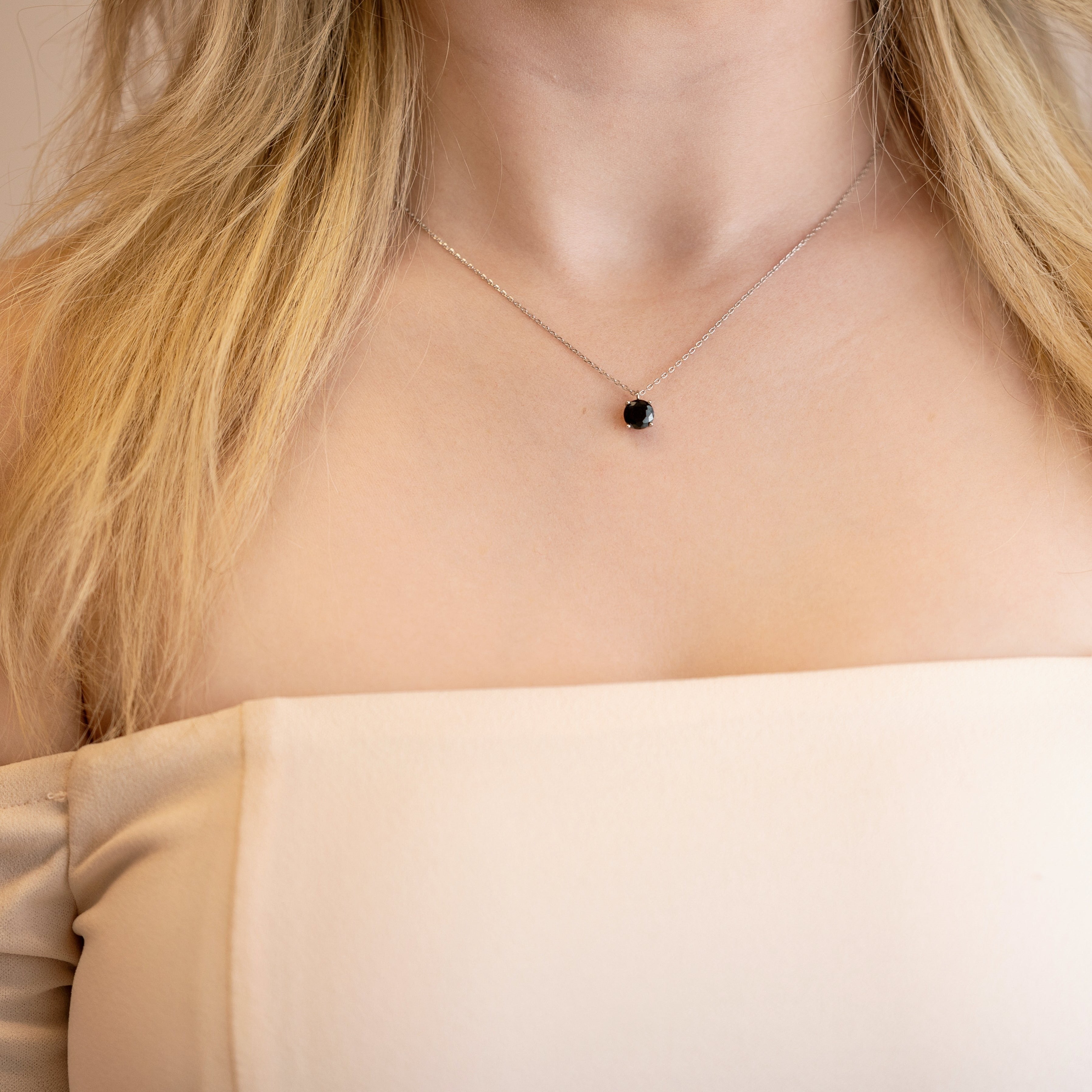 Starlette Black Brilliant Round Necklace